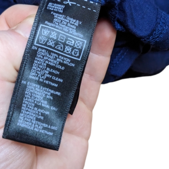 NWT Forever 21 Navy Flowy Lace Back Top Size L - Picture 11 of 11